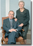 Dick and Lois Haskayne sitting photo